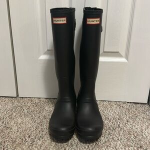 Tall Black Hunter Rain boots - BACK ADJUSTABLE STRAP NOT SIDE.
